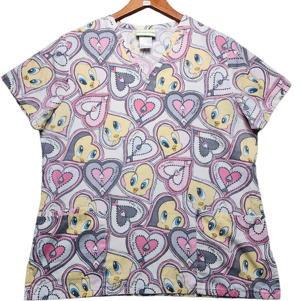 Looney Tunes Baby Tweety Bird V-Neck Scrub Top Size Medium Hearts Size Small.‎
